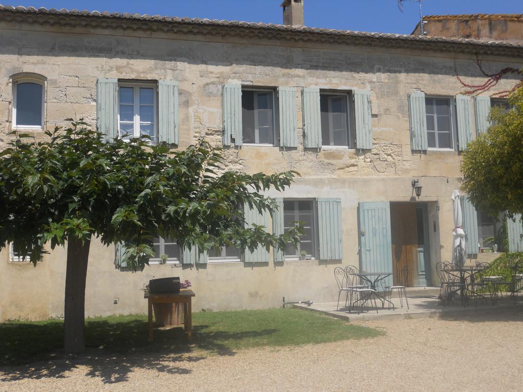 Mas Petit Prince Bed & Breakfast Arles Bagian luar foto