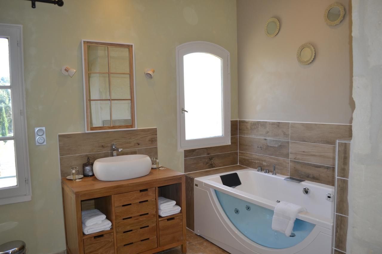 Mas Petit Prince Bed & Breakfast Arles Bagian luar foto