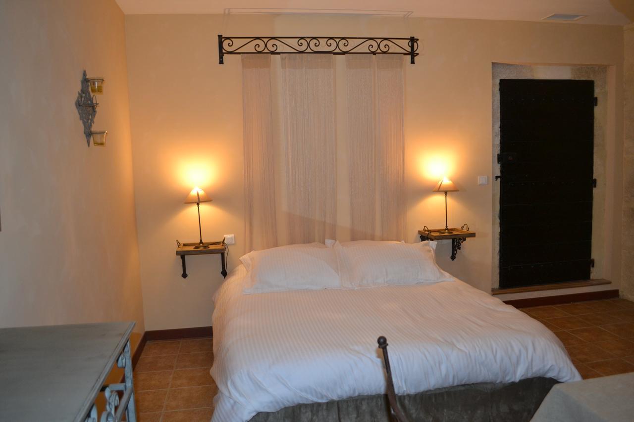 Mas Petit Prince Bed & Breakfast Arles Bagian luar foto