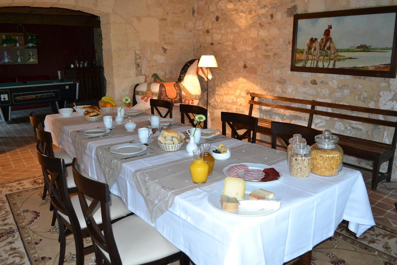 Mas Petit Prince Bed & Breakfast Arles Bagian luar foto