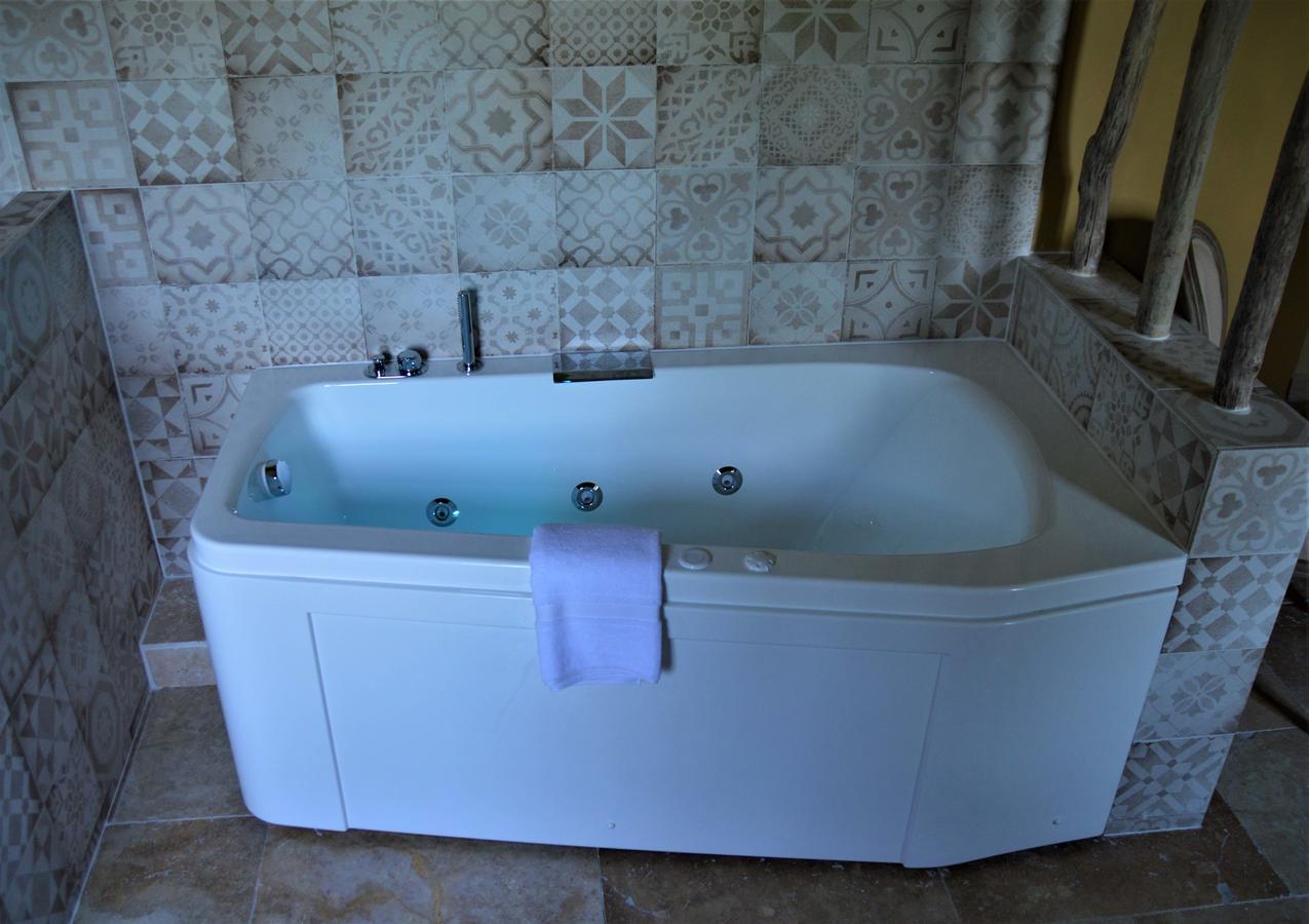 Mas Petit Prince Bed & Breakfast Arles Bagian luar foto